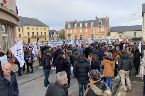 Creuse : parents d'élèves, syndicats et élus se battent pour garder leur école
