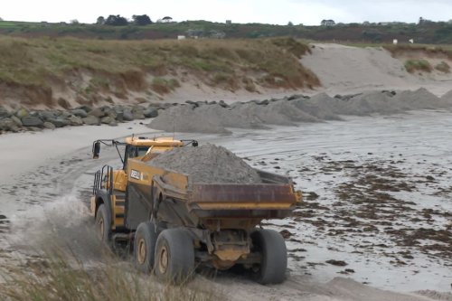 Erosion du littoral. Dans cette commune, un ballet de camions pour préserver la dune, mais un jour, il faudra envisager un "repli"