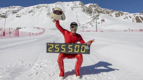 Ski de vitesse : flashé à 255,5 km/h, le Français Simon Billy s'adjuge le record du monde