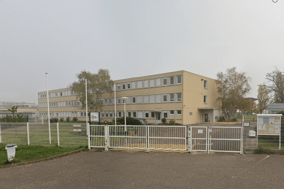 Agression au marteau devant un collège : deux jeunes garçons placés en détention provisoire et une adolescente placée en établissement éducatif