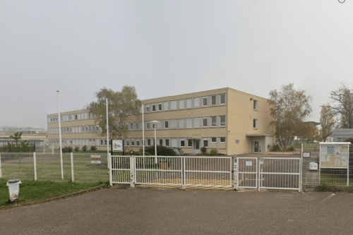 Agression au marteau devant un collège : deux jeunes garçons placés en détention provisoire et une adolescente placée en établissement éducatif
