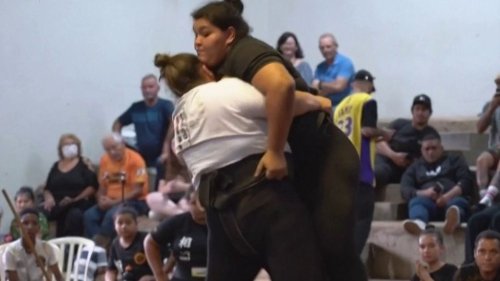 Sports : au Brésil, le sumo se pratique aussi entre femmes