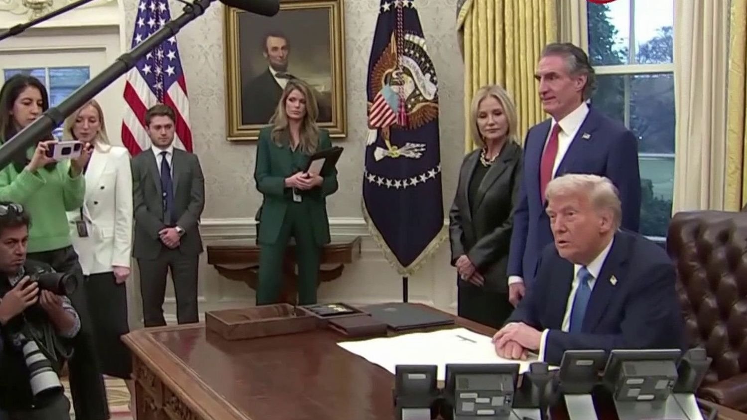 VIH : l'OMS alerte sur les conséquences dramatiques des coupes budgétaires de Donald Trump