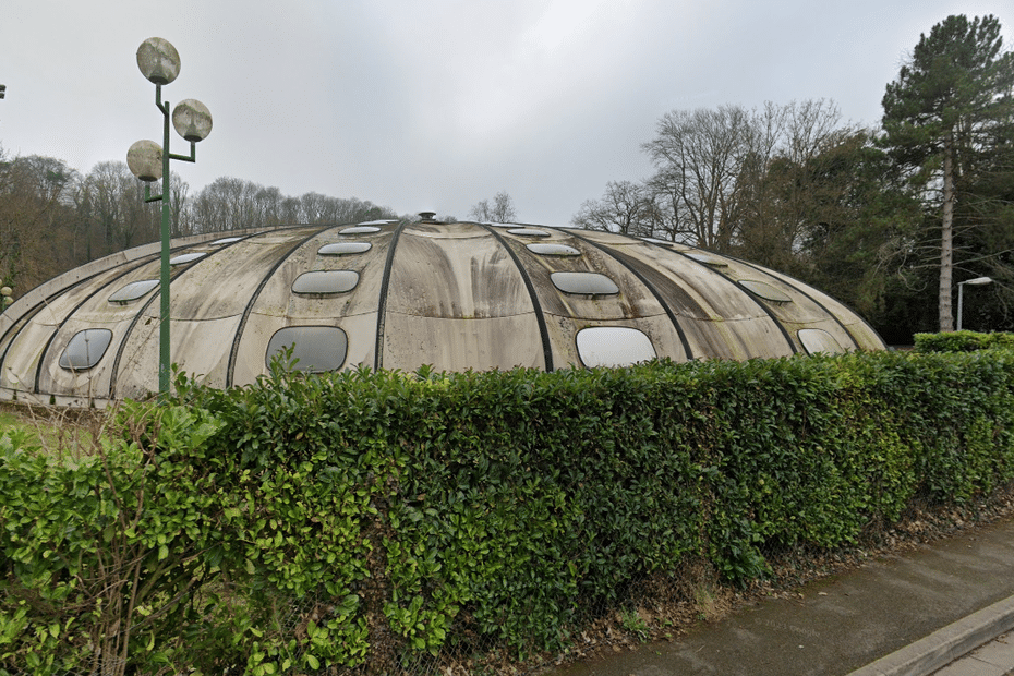 "C'était extraordinaire, il faut l'avoir vécu" : les piscines tournesol, trésor architectural lentement délaissé par les collectivités