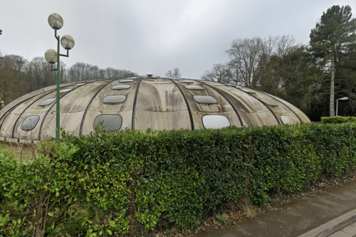 "C'était extraordinaire, il faut l'avoir vécu" : les piscines tournesol, trésor architectural lentement délaissé par les collectivités