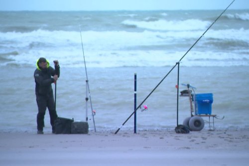 VIDEO. Au Championnat de France de pêche en bord de mer, 300 participants bravent "un temps de Nordiste"