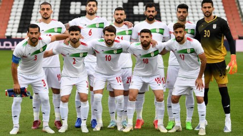Foot : le soutien des joueurs de la sélection iranienne aux manifestants est un mouvement "inédit et très important", selon un chercheur