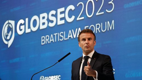 Guerre en Ukraine : Emmanuel Macron affirme que Poutine a "réveillé" l'Otan "avec le pire des électrochocs"