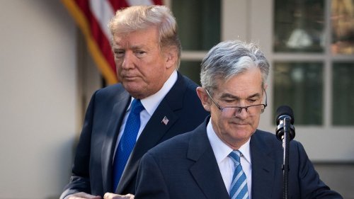 "Si je veux qu'il parte, il partira vite fait" : quatre questions sur le conflit entre Donald Trump et Jerome Powell, patron de la banque centrale américaine