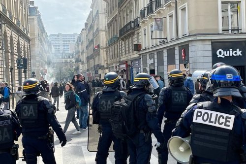 Grève du 28 mars. EN IMAGES. Face à face maîtrisé avec les forces de l'ordre à Rennes, après la manifestation