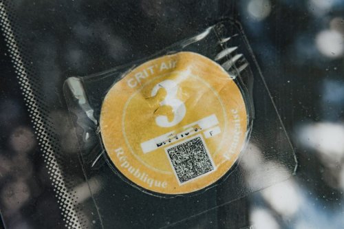 Zones à faibles émissions : une suppression en vue qui provoque de vives réactions, entre inquiétude ou satisfaction