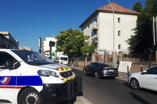 Nîmes : les forces de l'ordre évacuent le squat de la rue Pierre Semard