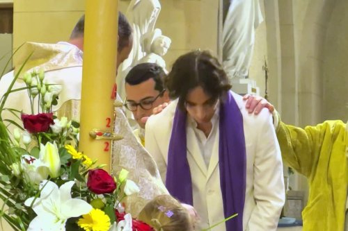 "Le baptême, ça me permet de partir sur un renouveau, une nouvelle vie..." : le boom des nouveaux baptisés chez les jeunes