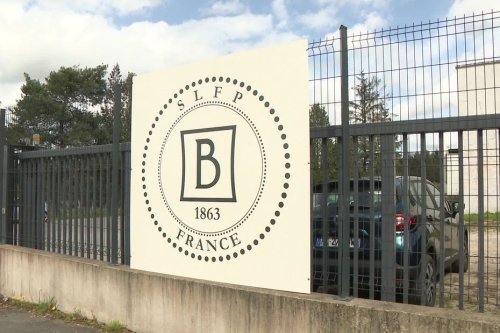 Perquisition de la Répression des fraudes dans l'usine de porcelaine Bernardaud à Oradour-sur-Glane
