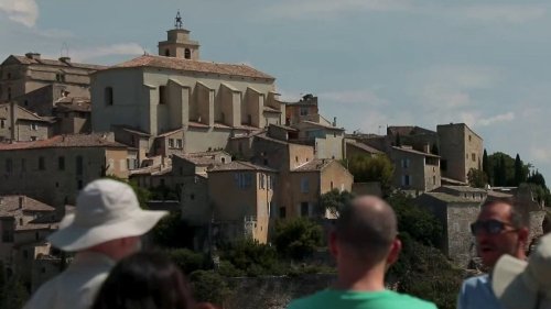 Vaucluse : des villages pris d'assaut par des milliers de touristes