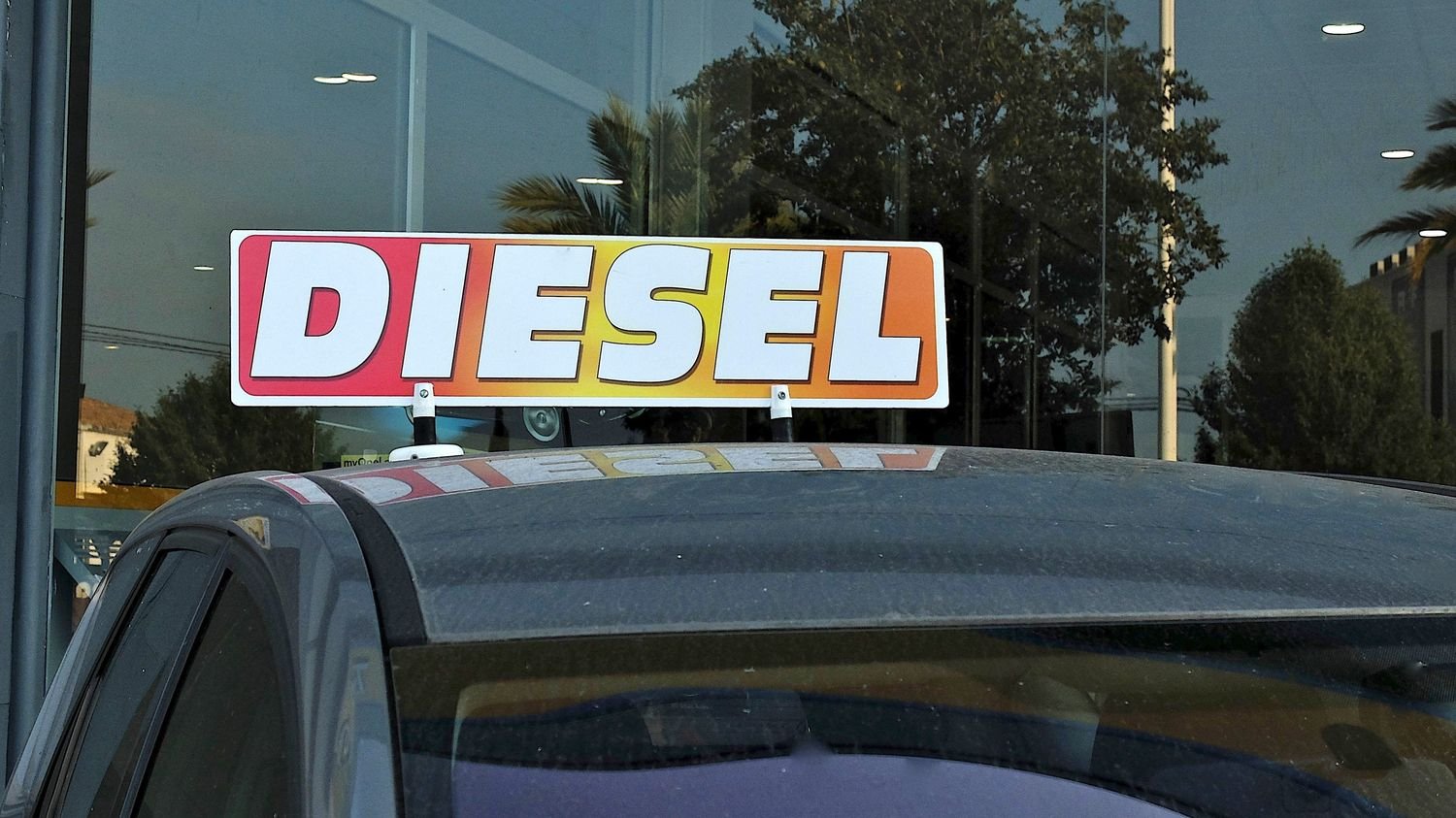 "C'est vrai que c'est moins cher..." : le regain d'intérêt des automobilistes pour le diesel, "une opportunité" pour les constructeurs