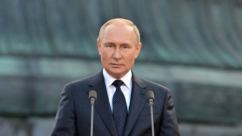 80 ans du Débarquement sans Poutine : "Emmanuel Macron a énormément durci ses positions face à la Russie", selon une spécialiste