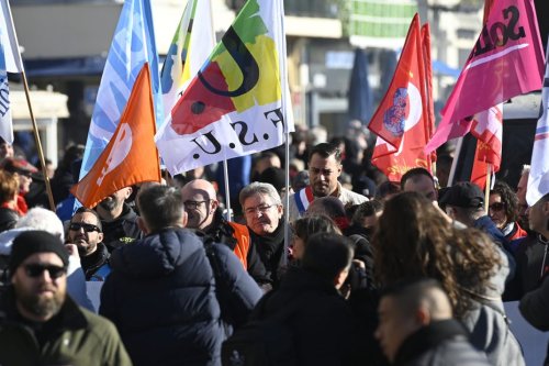 Réforme des retraites : "Monsieur Macron est certain de perdre", assure Jean-Luc Mélenchon à la manifestation de Marseille