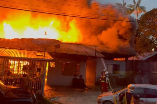 Violent incendie à Saint-Laurent du Maroni - Guyane la 1ère