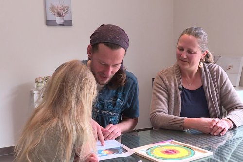 "C'est un luxe qu'on peut lui offrir" : interdits de faire l'école à la maison, des parents convoqués devant la justice