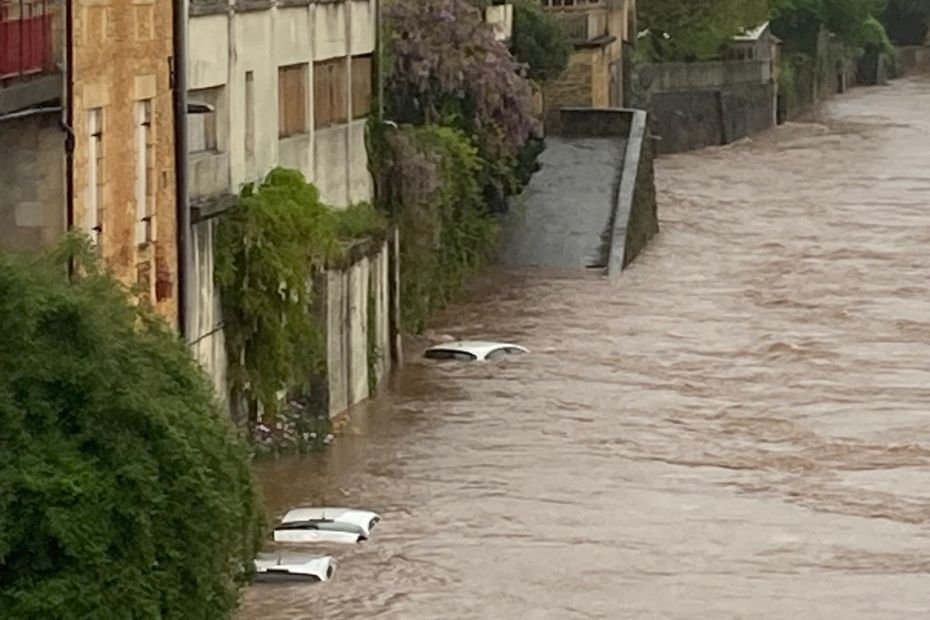 VIDEO. Inondations en Dordogne : la Vézère continue de monter, plus de six mètres annoncés à Montignac