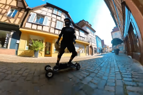 Alsace : sur son skate électrique, il fait découvrir des communes sous un nouvel angle