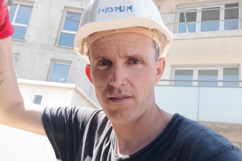 "Travailleur indispensable", "modèle d'intégration" : ce père de famille kosovare en CDI près de Rouen doit quitter le territoire