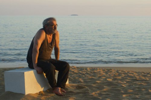 "Je cherche ma mémoire, et au-delà, mon histoire", dans son documentaire, Bertrand Latouche explore son amnésie à travers la création artistique
