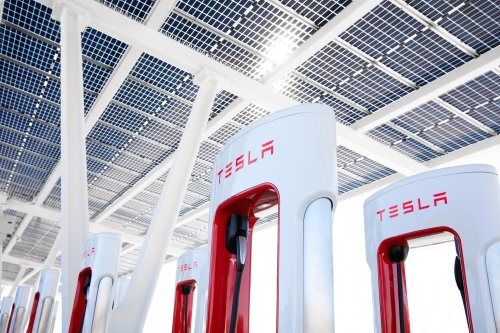 Tesla réduit le tarif de son abonnement Superchargeur : nos calculs pour vérifier si l'offre est rentable