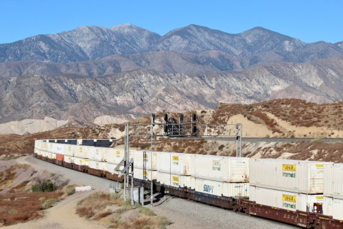 J.B. Hunt and Eastern and Canadian railways see steady intermodal volume