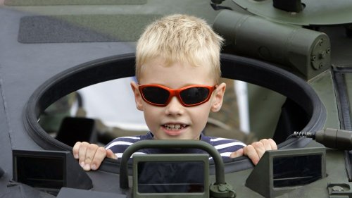 Handgranate statt Füller: Wie Bayerns CSU die Schulen militarisiert
