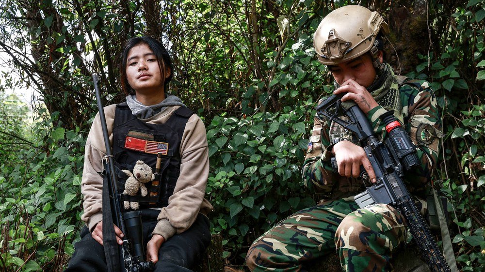 Kindersoldaten stehen auf beiden Seiten der Front in Myanmar