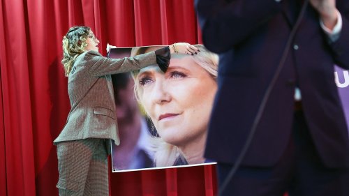 Marine Le Pen bleibt in den Umfragen unangefochten vorn