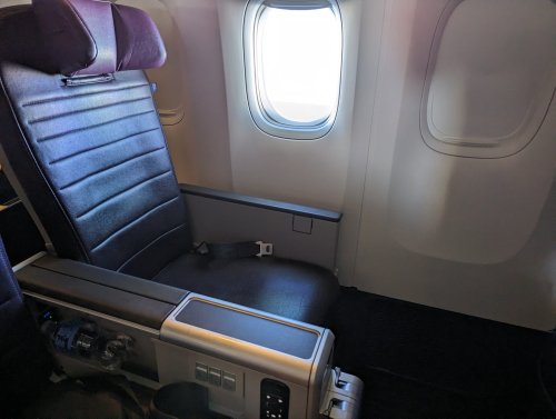 United Premium Plus Bottom Line Review: A great way to spend a daytime flight