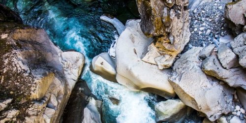 5 best neoprene socks for canyoneering in 2020