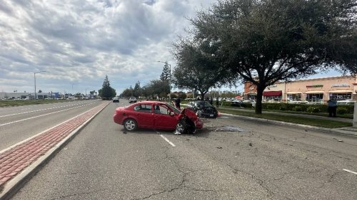 Driver killed, another injured in three-vehicle crash at Clovis intersection, cops say