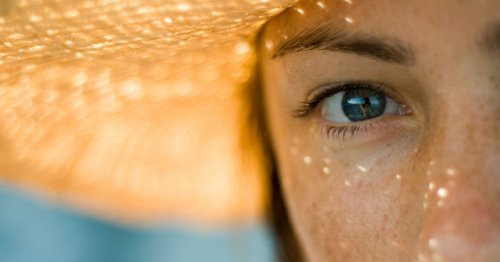 Diese Vitamin-C-Augencreme sorgt für einen wachen Blick | freundin.de