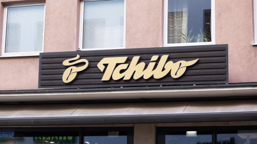 Dieses Basic-Kleid von Tchibo kann man im Frühling 2025 zu jedem Anlass tragen