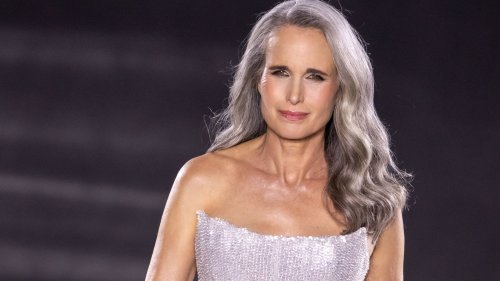 Überraschend: Dieses fehlende Vitamin kann zu grauen Haaren führen