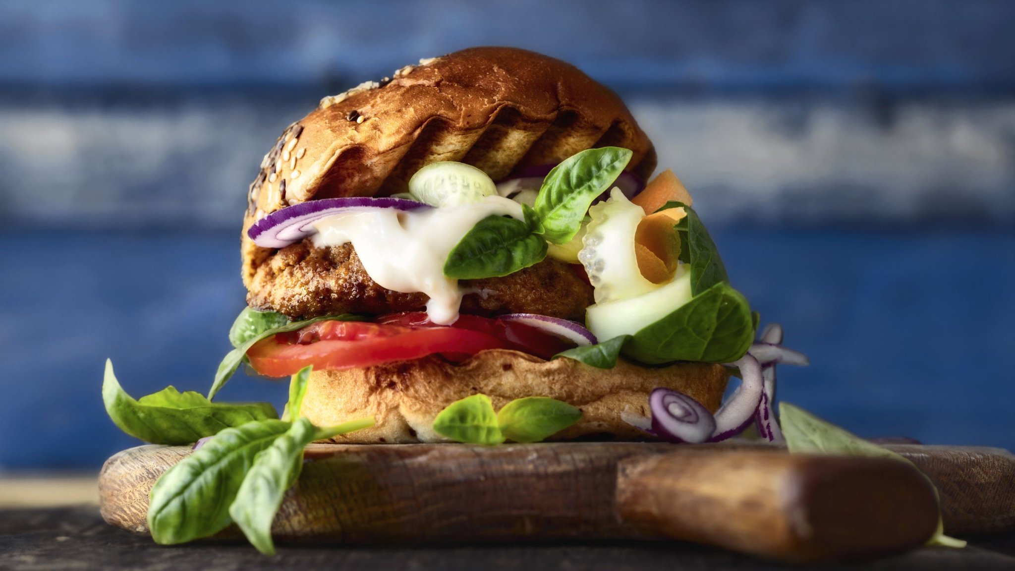 Abendessen in 20 Minuten: Jamie Olivers Hackfleischbällchen mit Pesto und Mozzarella sind ein Traum!