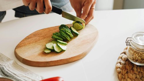 Klein, praktisch und leicht verstaut: Mit diesem Küchenhelfer von Rossmann gelingen Salate im Nu