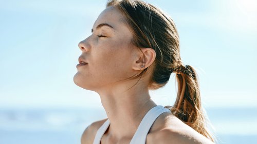 Anti-Aging-Sonnencreme mit Effekt! Dieses Produkt schützt & glättet die Haut