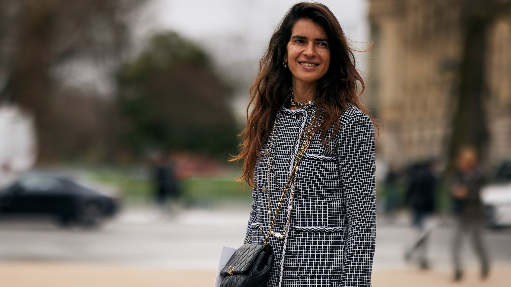 Comeback: Modebewusste Frauen tragen 2025 wieder DIESE Jeans