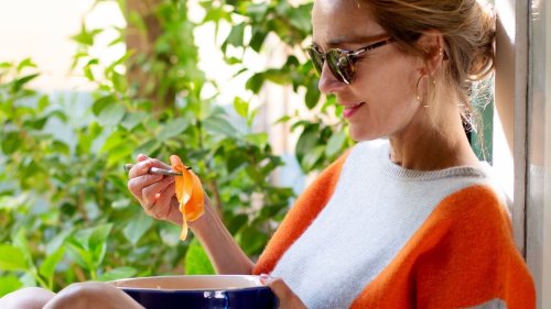 Hautpflege zum Essen: Warum alle gerade ein einfaches Salatrezept feiern