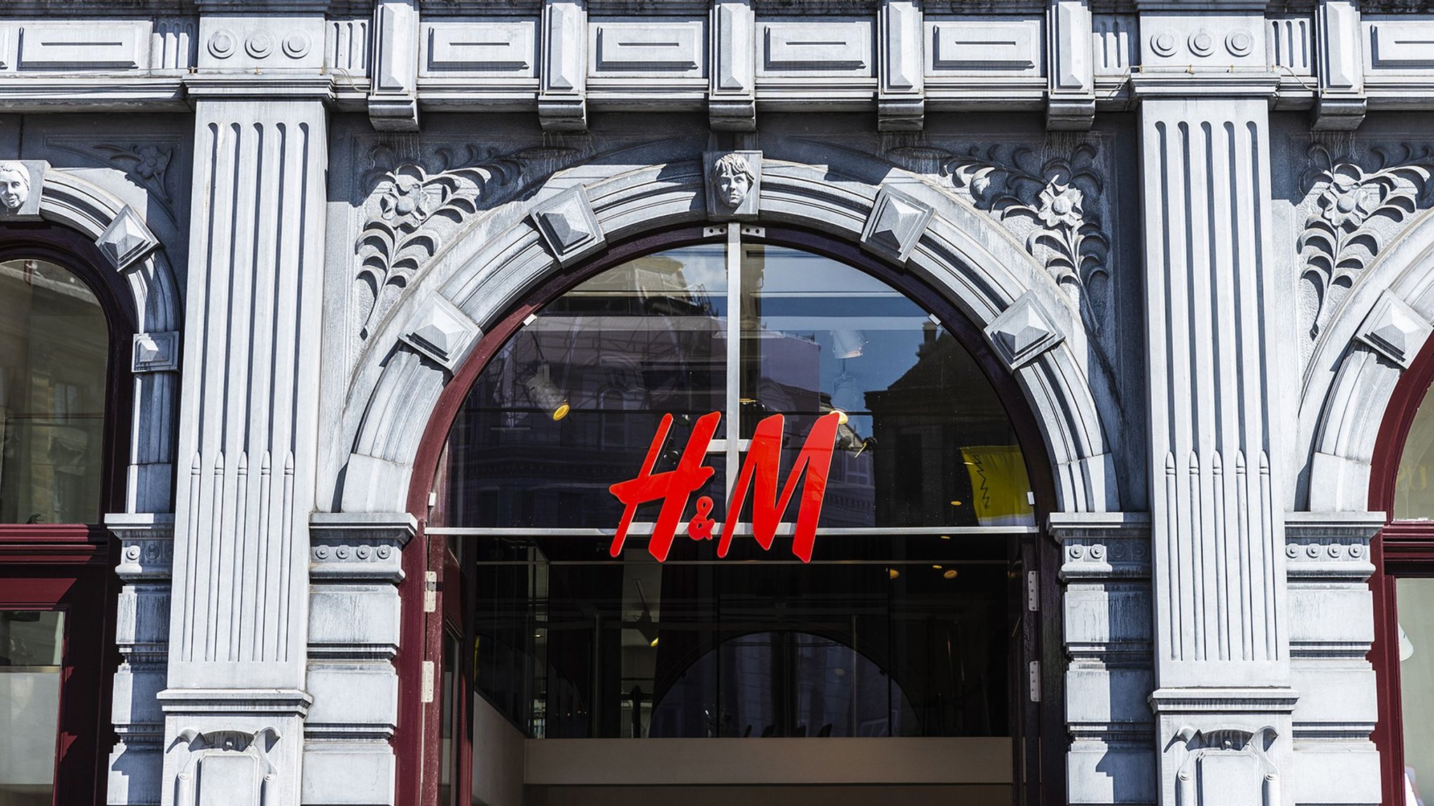 Wie Urlaub in Holland: Dieses neue H&M-Kleid ist Leichtigkeit pur