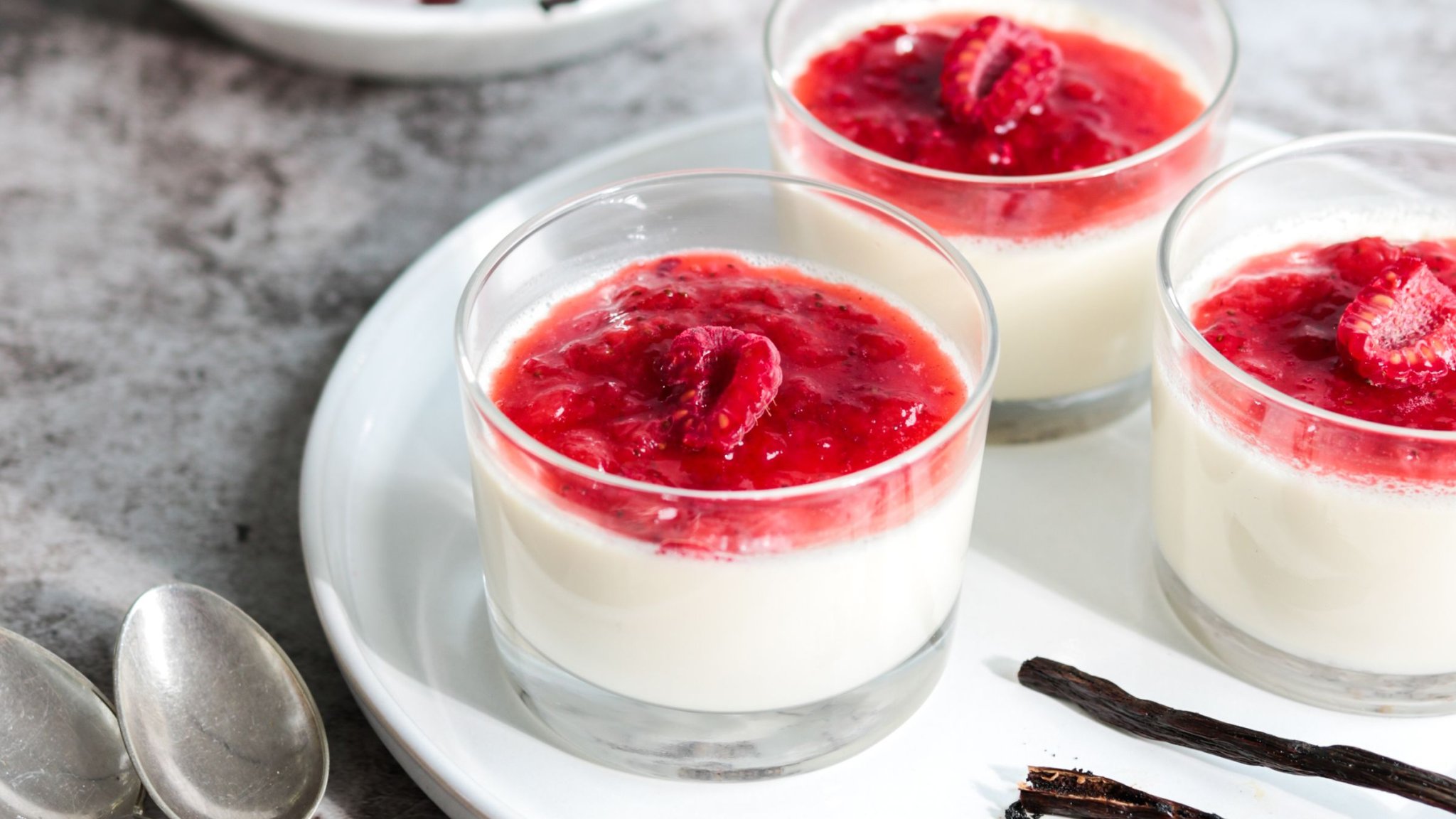 Abnehmen ohne Verzicht: Himmlische Käsekuchen-Creme mit Himbeeren