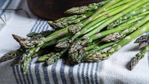 Food-Redakteurin Elisabeth Tatter: Mein Rezept der Woche – Gerösteter grüner Spargel mit Burrata und Sesam