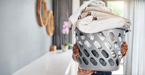 Schmutzige Wäsche nie heiß waschen: Das passiert | freundin.de