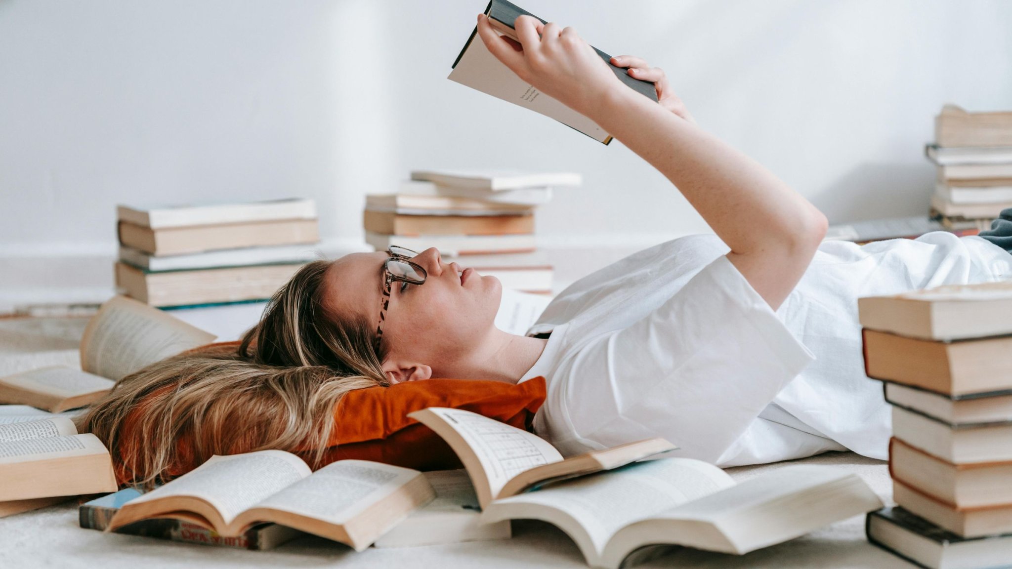 Bücher-Tipp 2025: 4 Romane, die uns in schwierigen Zeiten aufrichten