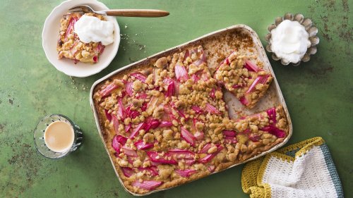 Sensationelle Bewertungen: Alle lieben diesen Rhabarber-Streusel-Kuchen